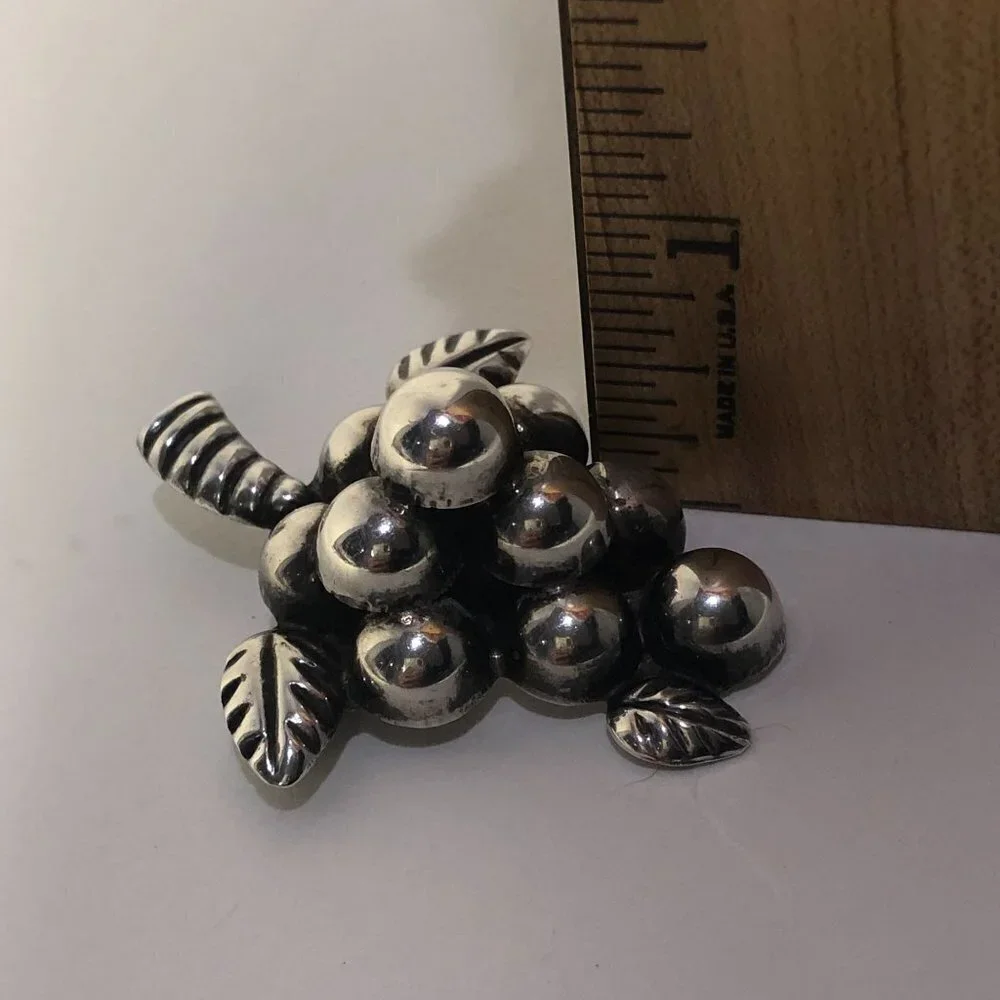 VINTAGE‎ Sterling Silver Grapes Brooch Stacking Dimensional 2